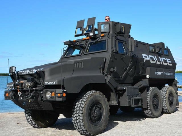 WPTV_Ft._Pierce_Armored_vehicle_1_20140107155111_640_480.jpg
