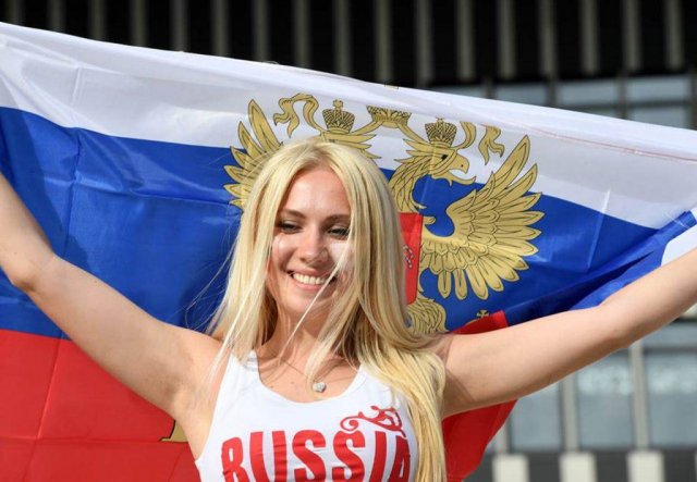 russian-soccer-fan-girls-6-1024x710.jpg