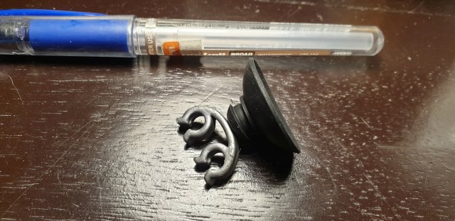 Suction cup with bite marks m.jpg