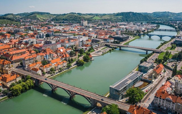 panorama_reka-drava_maribor_pohorje_slovenija_slovenia_shutterstock_alexandr-medvedkov.jpg