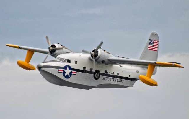 U.S._Navy_Grumman_HU-16 (1).jpg