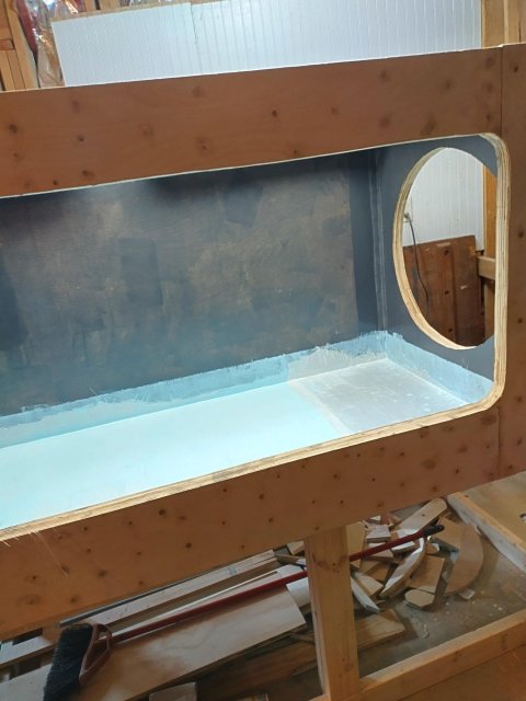 fiberglass floor, very good finish.jpg