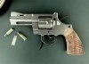 world_smallest_revolver2.jpg