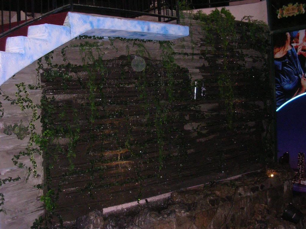 TheCaveWaterFallBuild013.jpg