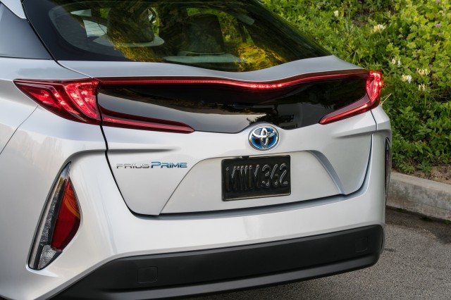 2017-toyota-prius-prime_100568214_m.jpg