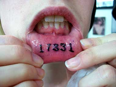 lip-tattoo2.jpg