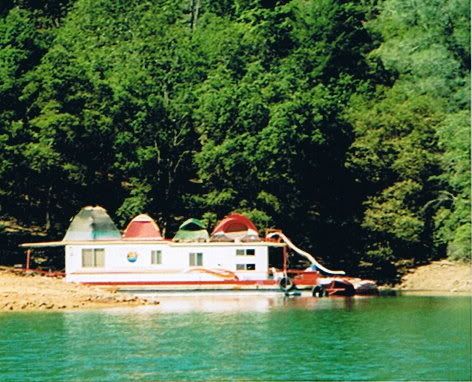 houseboat.jpg