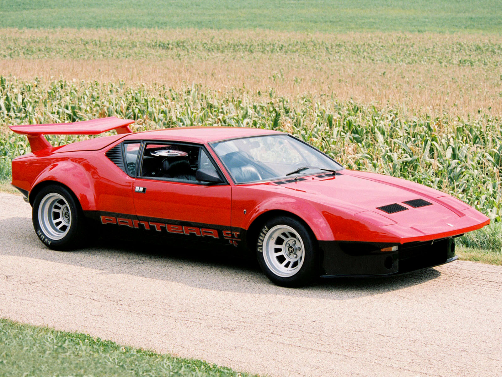 1972-80_DeTomaso_Pantera_GT4_01.jpg